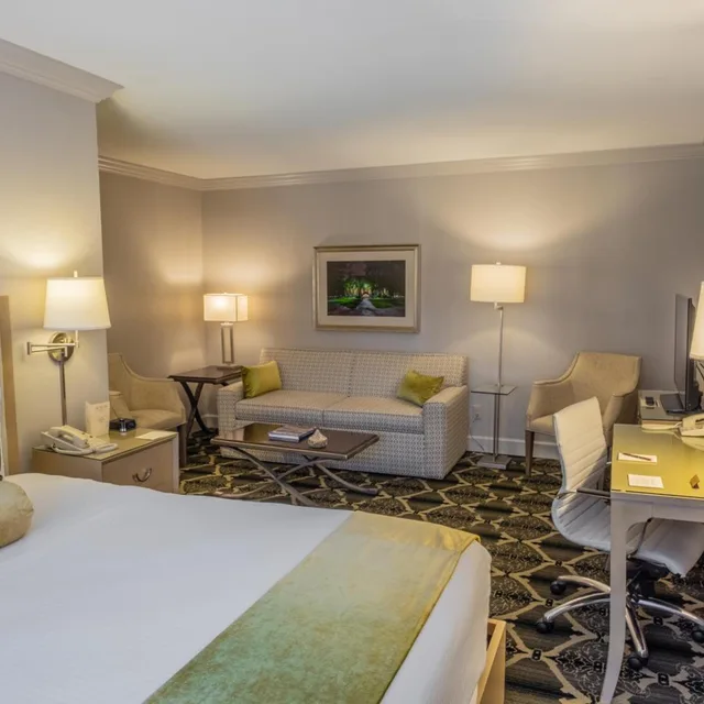 جناح بسرير كينج بشرفة، Bell Tower Hotel 2/3