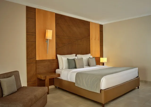Superior, Family, King Bed, Beach Front، Coral Sea Water World Resort 1/2