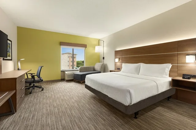 غرفة قياسية بسرير كينج، Holiday Inn Express Suites Akron Regional Airport Area 2/5