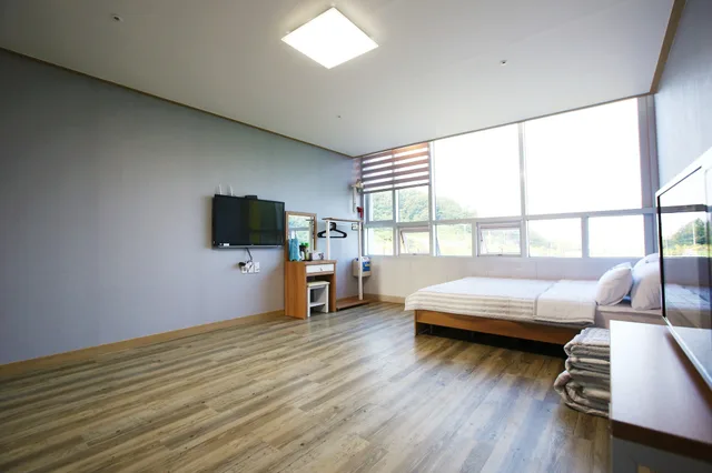 غرفة ديلوكس بسرير كوين، Flora Hostel Pension 2/4