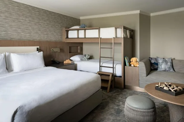 جناح عائلي بسرير كينج وسريرين كينج وسرير بطابقين بغرفتي نوم مع أريكة، JW Marriott Orlando Grande Lakes 4/5