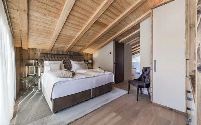 Suite, King Bed, Sofa, Sauna، Hotel Montchalet 1/1