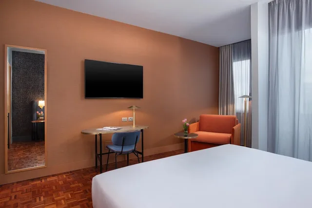 Adjoining, Family, Queen Bed، NH Firenze 2/9