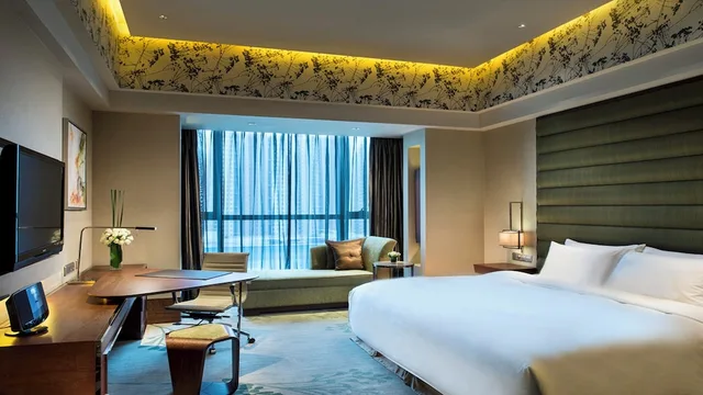 Standard, King Bed, Crowne Plaza Hefei 1/4