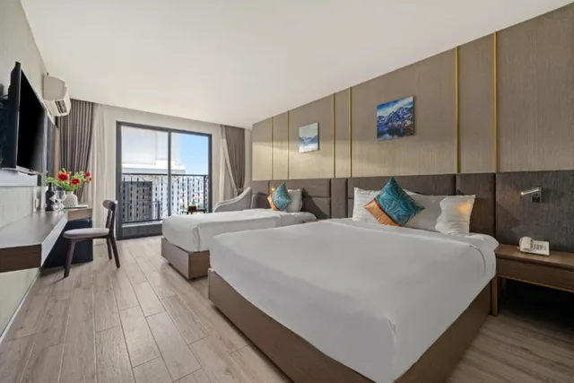 غرفة عائلية رباعية بإطلالة على المدينة، Sochi Hotel 2/4