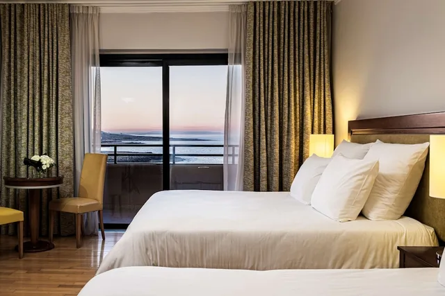 غرفة عائلية بسريرين كينج بإطلالة على البحر بشرفة، Radisson Blu Resort Malta St Julians 7/10