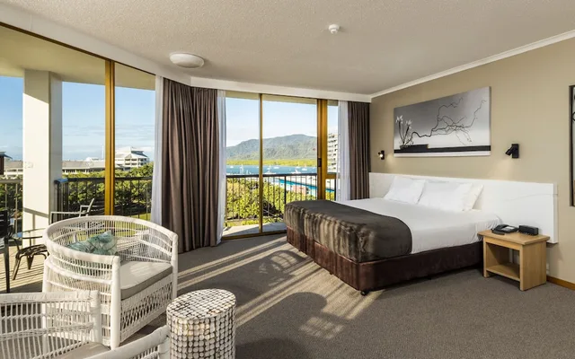 جناح سوبيريور بسريرين منفصلين وسرير كينج بشرفة، Pacific Hotel Cairns 6/10