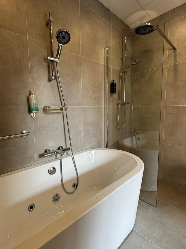 Deluxe, Hotel Port 3/3