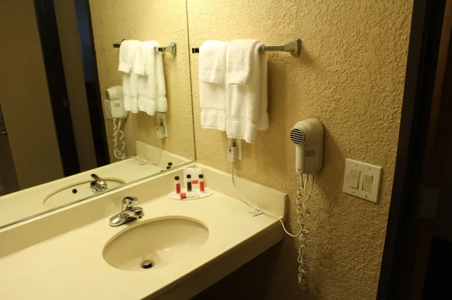 غرفة بسرير كينج لذوي الإعاقة، Ramada By Wyndham Portland 6/8