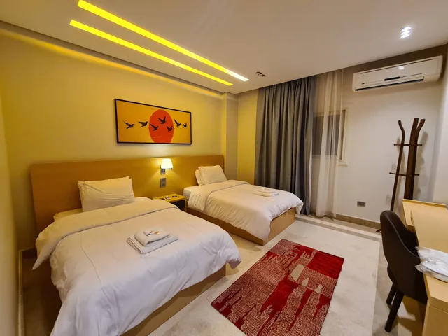 Three Bedroom Apartment with Balcony and View، Mirage Taiaa Hotel Apartments 1/5