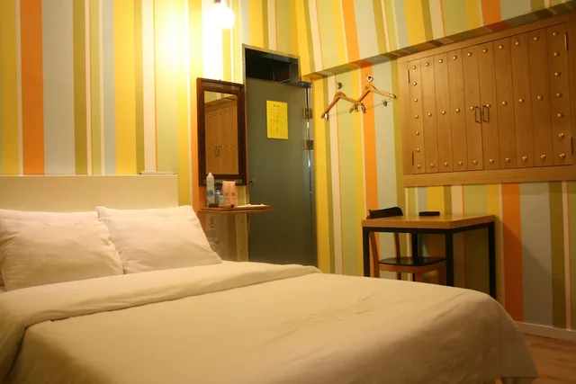 Standard, Queen Bed, Zip Hotel 2/5