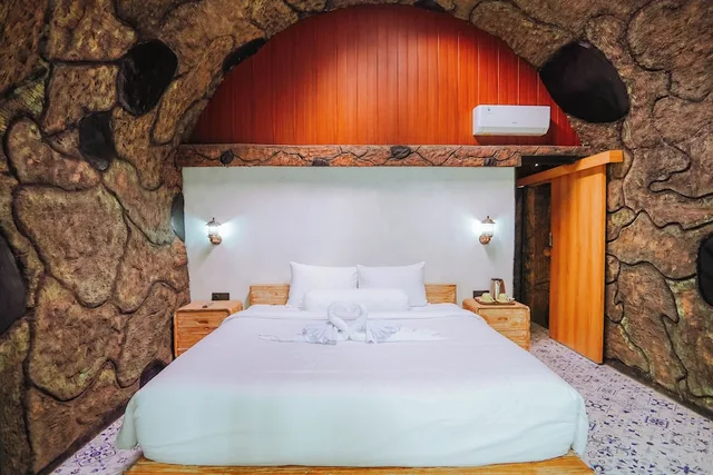Deluxe, Cottage, King Bed, Two Story، The Jungle Pots 1/2