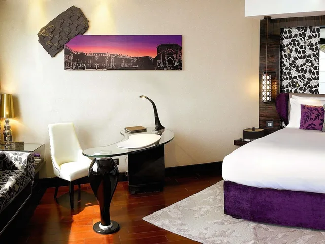 غرفة بسرير كينج مع دخول صالة النادي، Sofitel Mumbai BKC 6/10