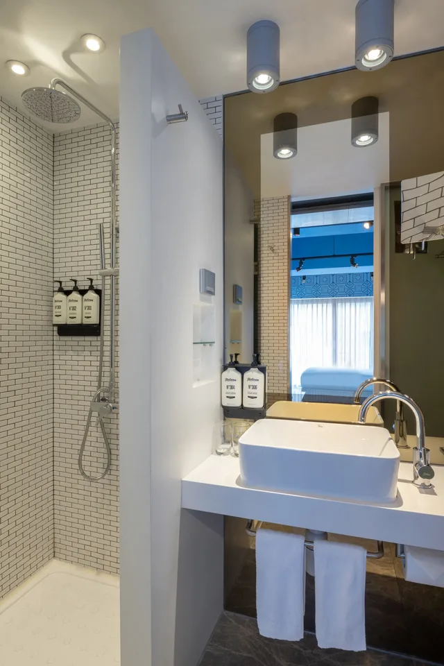 Mini, Queen Bed، Ovolo Southside 2/4