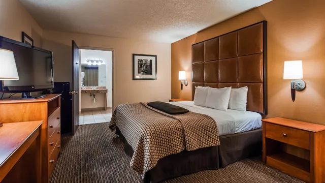 غرفة قياسية بسرير كينج، Best Western Inn Of Pinetop 1/6