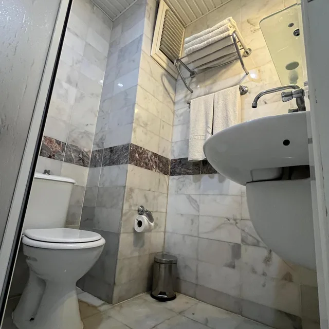 غرفة ثلاثية، Mandal Inn Hotel 8/9