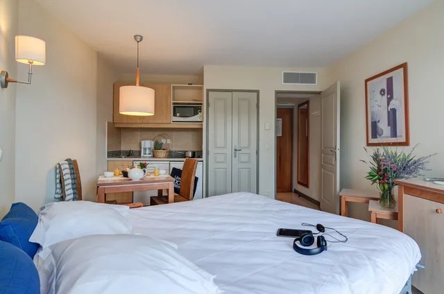 غرفة سوبيريور بغرفتين بإطلالة، SOWELL HOTELS Ardeche 1/1