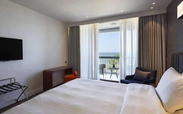 جناح ديلوكس بسرير كينج بإطلالة على البحر، Makedonia Palace, WorldHotels Luxury 2/6