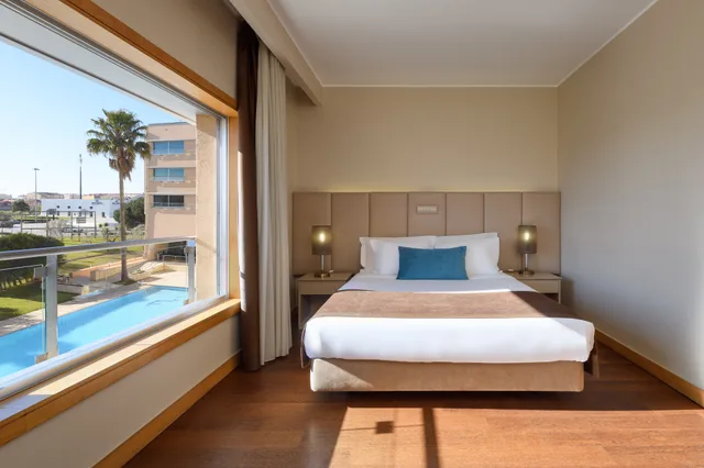 غرفة مزدوجة بإطلالة على المسبح، TRYP by Wyndham Porto Expo Hotel 2/3