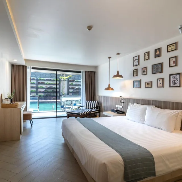 Pool Access, Mayaana Beach Resort - Formerly Golden Tulip Pattaya Beach Resort 1/10