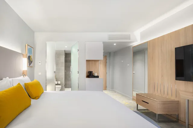 غرفة ديلوكس بسريرين منفصلين، Courtyard by Marriott Paris Charles de Gaulle Central Airport 3/5