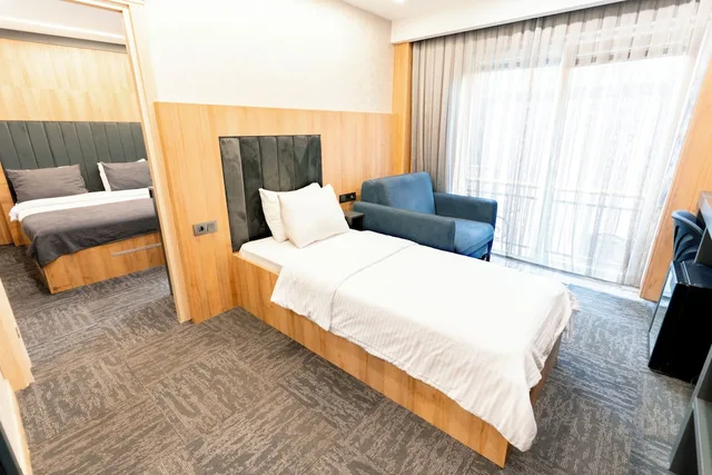 2 Bedrooms, Deluxe, Suite, 1 Double and 1 Single Bed, 2 Bathrooms, 2 Sofa، Fengo Hotel 2/8