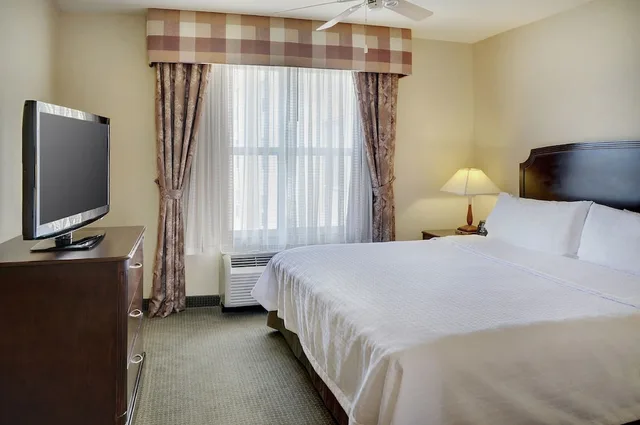 جناح استوديو بسرير كينج مع أريكة لذوي الإعاقة، Homewood Suites By Hilton Burlington 3/6