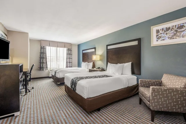 غرفة بسريرين كوين لذوي الإعاقة، La Quinta Inn & Suites by Wyndham Glendive 2/3
