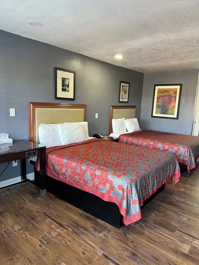 Standard, 2 Queen Beds, Fireside Inn Santa Cruz 1/8