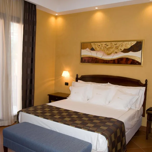 جناح، Artemis Hotel 1/9