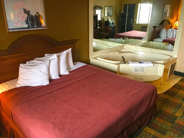 جناح بسرير كينج، Americas Best Value Inn - Livonia / Detroit 1/1