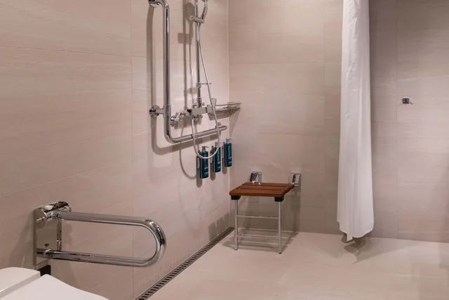 استوديو بسرير كينج بمطبخ صغير لذوي الإعاقة، DoubleTree by Hilton Seoul Pangyo Residences 6/7