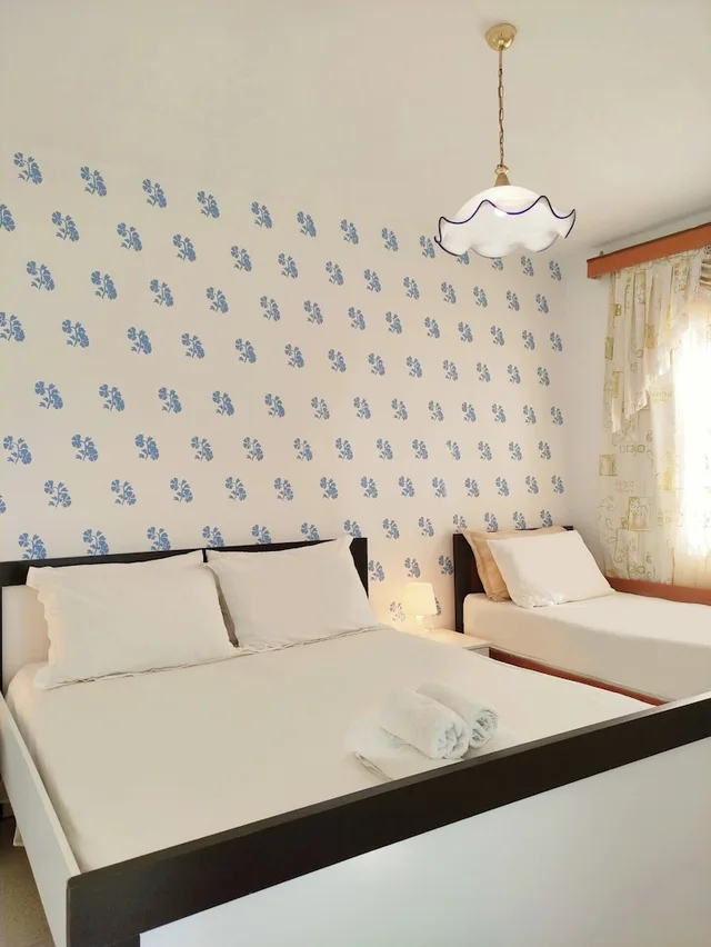 Family, 1 Single and 2 Queen Beds، Olympia Bezaini 2/4