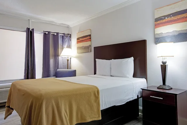Room, Queen Bed, Riverside Inn & Suites by OYO Danville Ceaser Casino 8/10