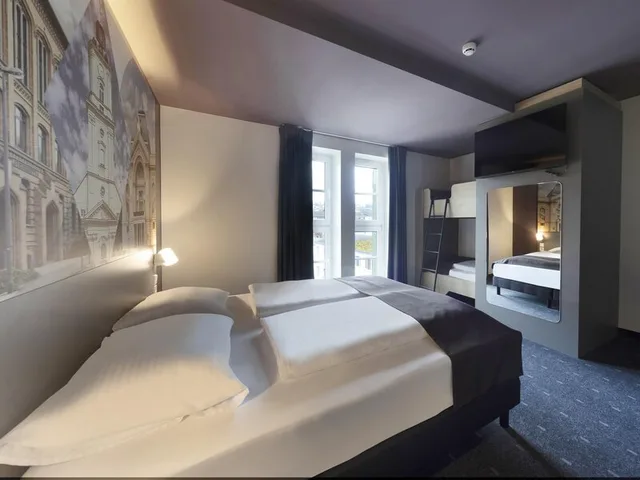 غرفة عائلية، The Royal Inn Regent 2/3