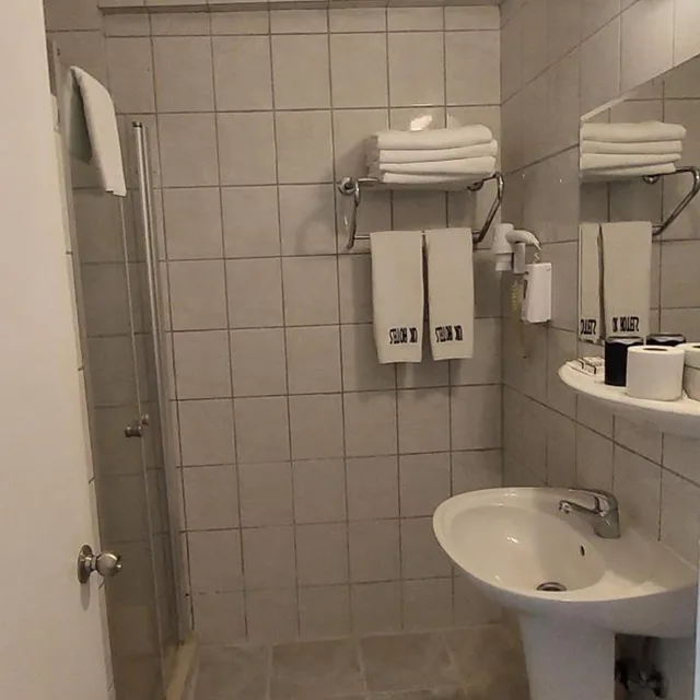 غرفة قياسية ثلاثية، UK HOTEL KIRIS 7/7