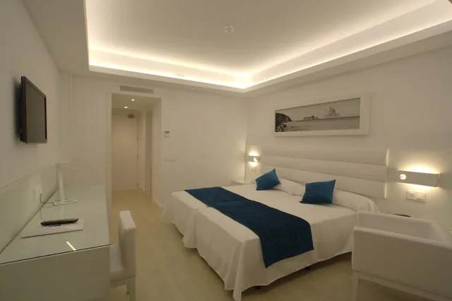 غرفة بسريرين منفصلين بشرفة، Argos Hotel 3/8