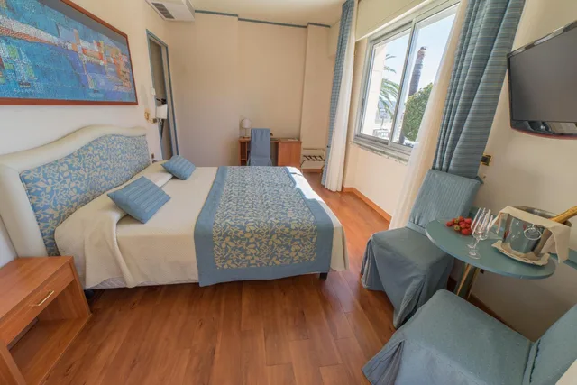 Superior, Double or Twin Bed, Lateral Side Sea View، Garden Lido 3/10