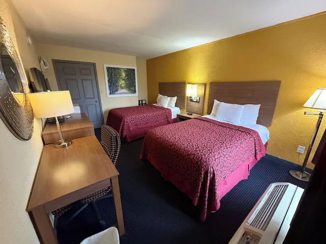 غرفة بسريرين مزدوجين لذوي الإعاقة، Days Inn By Wyndham Seymour 4/8