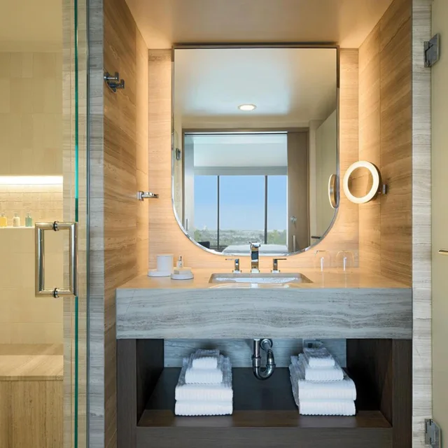 3 Bedrooms, Cosmopolitan, Retreat, Suite, Ocean View، VEA Newport Beach, A Marriott Resort & Spa 2/3
