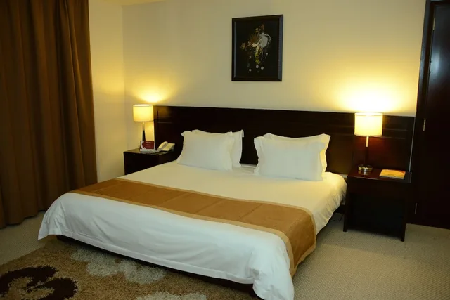 غرفة ديلوكس بسرير كينج، Monroe Hotel Bahrain 3/6