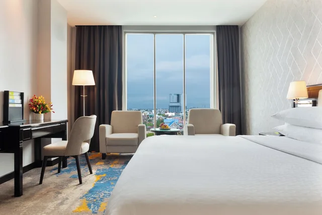 غرفة بسرير كينج للمدخنين، FOUR POINTS BY SHERATON MEDAN 9/10