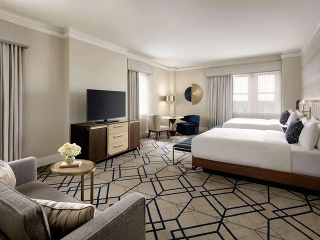 Grand, River, Deluxe, 2 Queen Beds, Valley View، Fairmont Hotel Macdonald 5/9