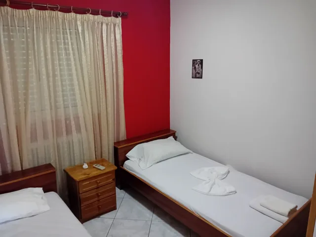 شقة ملكية بإطلالة على البحر بشرفة بغرفتي نوم، White Villa 3/7