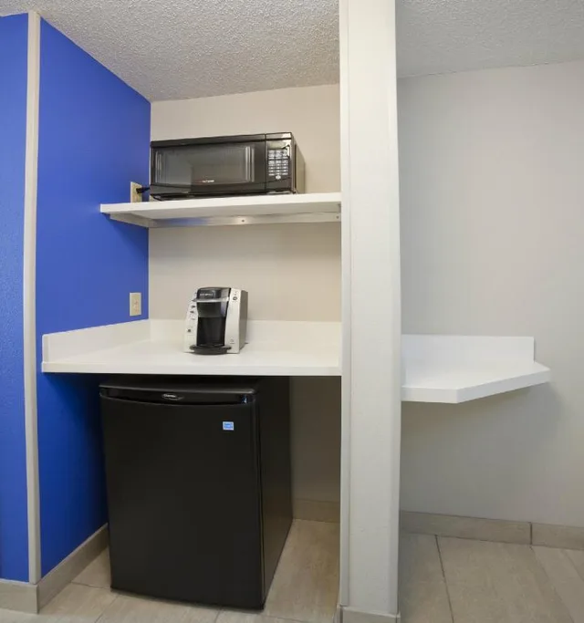2 Queen Stndrd Communications Accessible، Holiday Inn Express Roseville-St. Paul 3/3
