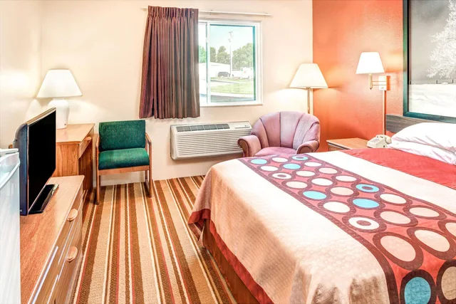 غرفة بسرير كوين للمدخنين، Super 8 Motel Blair 1/1