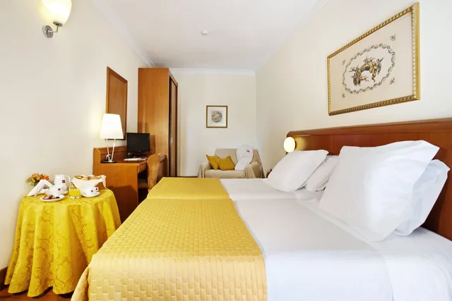Standard, Triple, 1 Double and 1 Single Bed, Ponte Sisto Hotel 2/3