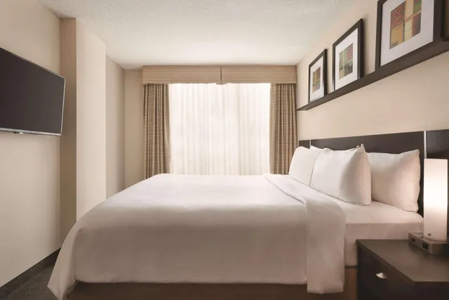 جناح رئاسي بسرير كينج وسريرين مزدوجين بغرفتي نوم، Embassy Suites By Hilton Montreal 4/7