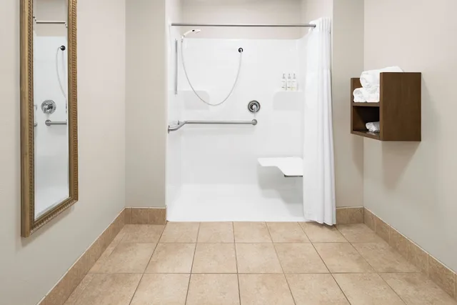 جناح بسرير كوين بغرفة نوم واحدة بمطبخ لذوي الإعاقة، Staybridge Suites Harrisburg Hershey 6/7