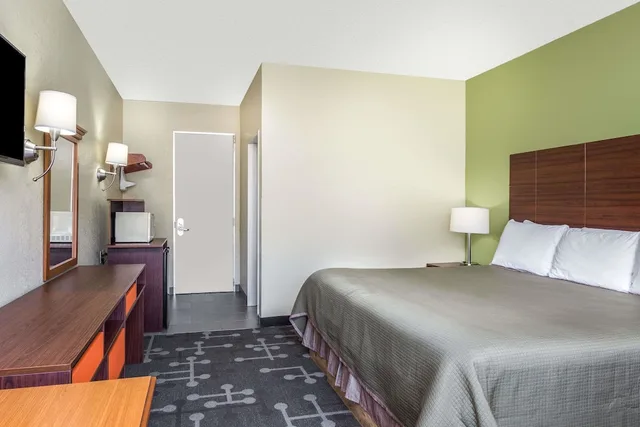 غرفة قياسية بسرير كينج، Howard Johnson By Wyndham Athens 1/5